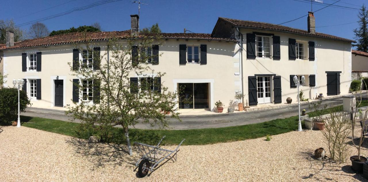 Montismaurelli Bed & Breakfast Montmoreau Bagian luar foto