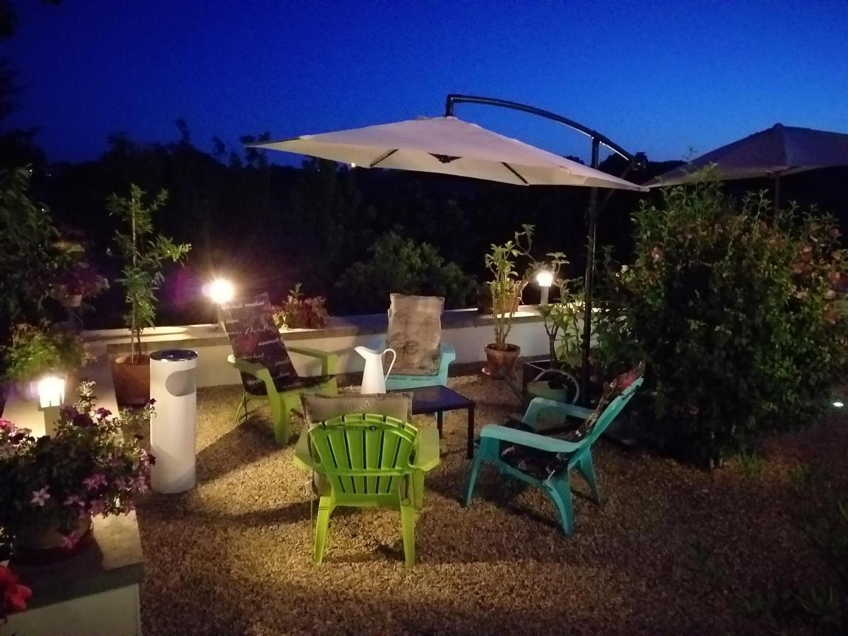 Montismaurelli Bed & Breakfast Montmoreau Bagian luar foto